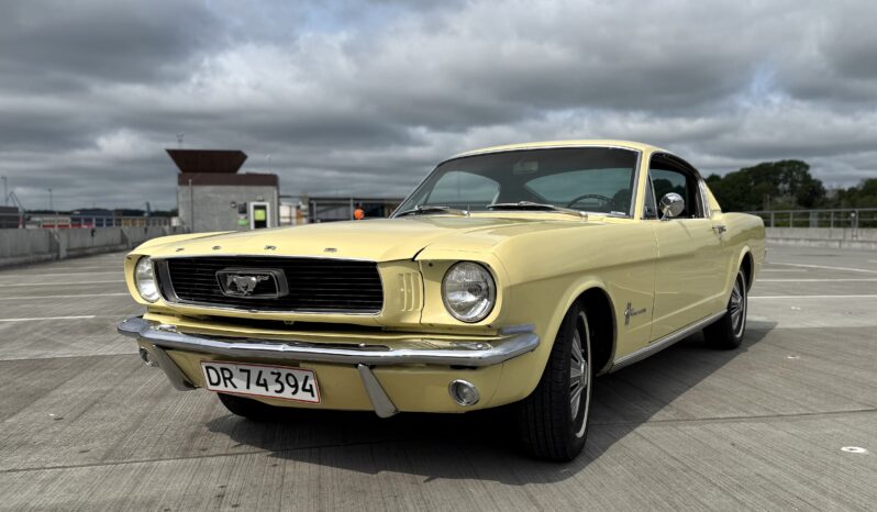 Ford Mustang Fastback full
