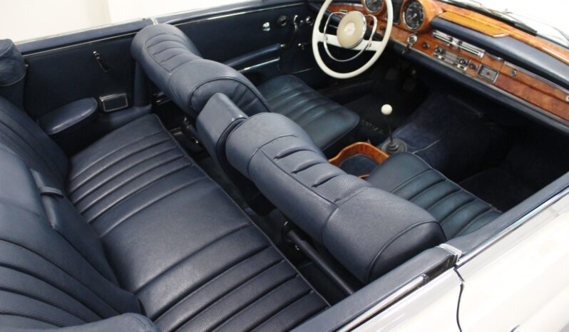 Mercedes-Benz 220 SE (W128) cabriolet full