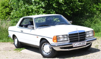 Mercedes-Benz 190-230 (W110) 230 CE Coupe full