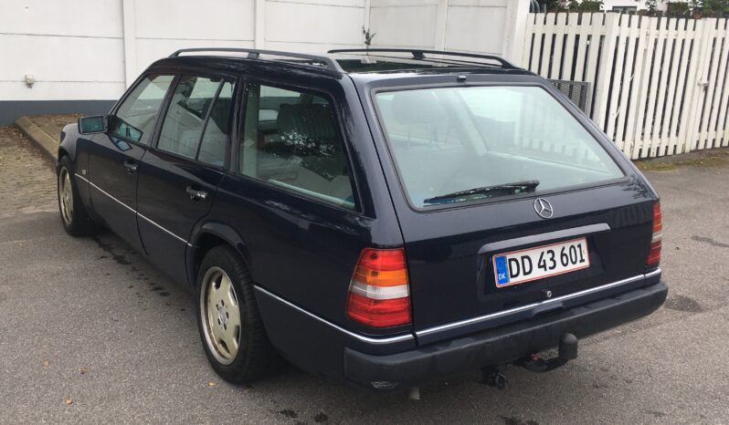 Mercedes-Benz E-Klasse (W124) 230 TE full