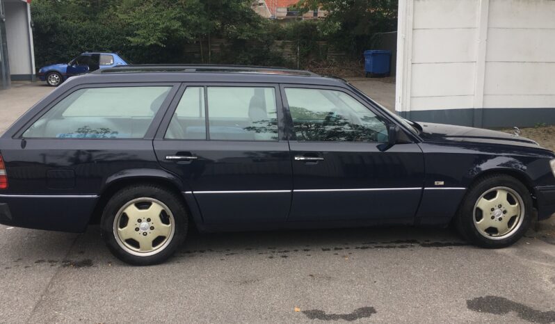 Mercedes-Benz E-Klasse (W124) 230 TE full