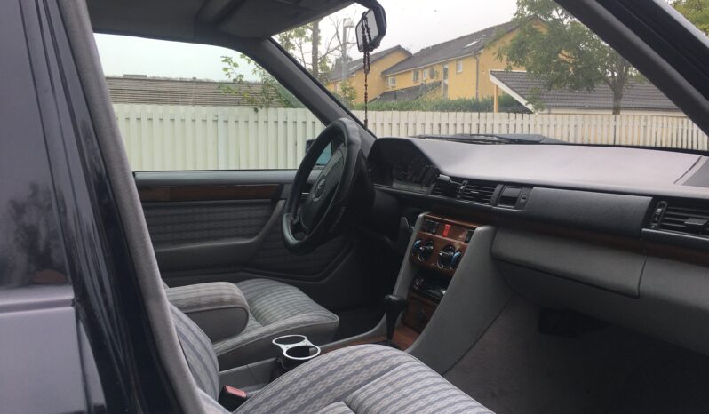 Mercedes-Benz E-Klasse (W124) 230 TE full