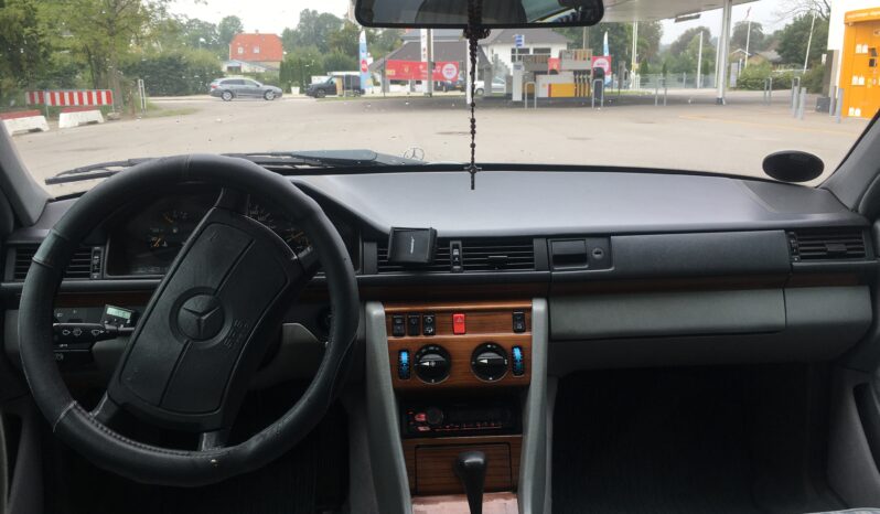 Mercedes-Benz E-Klasse (W124) 230 TE full