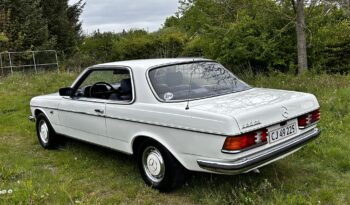 Mercedes-Benz 190-230 (W110) 230 CE Coupe full