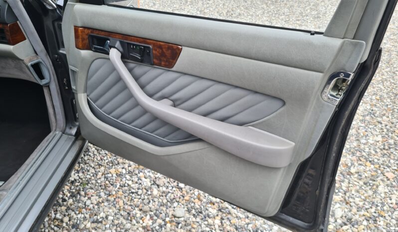 Mercedes-Benz S-Klasse (W126) 560 SE full