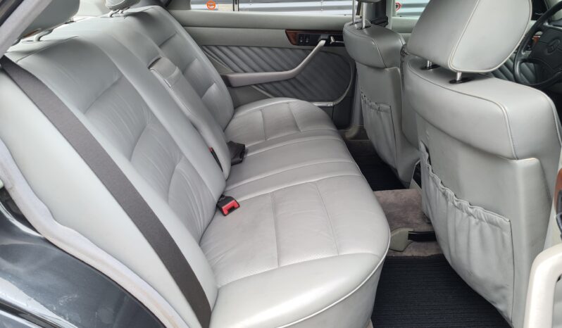 Mercedes-Benz S-Klasse (W126) 560 SE full