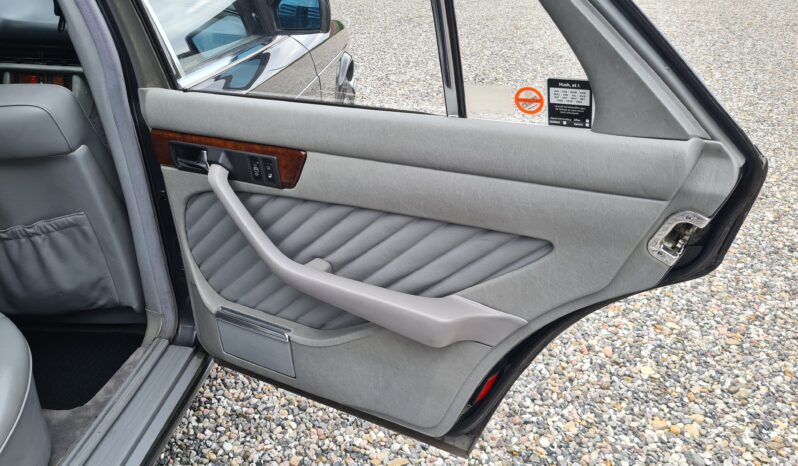 Mercedes-Benz S-Klasse (W126) 560 SE full