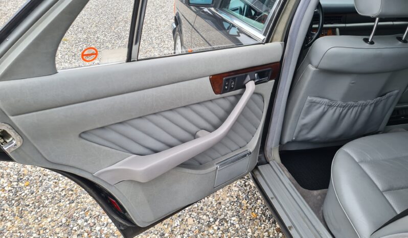 Mercedes-Benz S-Klasse (W126) 560 SE full