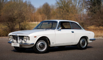 Alfa Romeo Giulia Sprint GT Veloce full