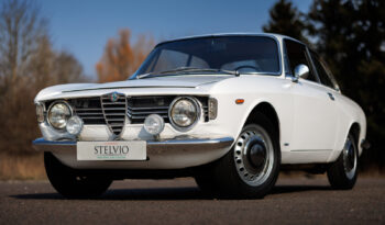 Alfa Romeo Giulia Sprint GT Veloce full