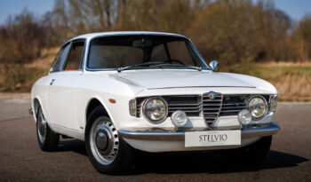 Alfa Romeo Giulia Sprint GT Veloce full