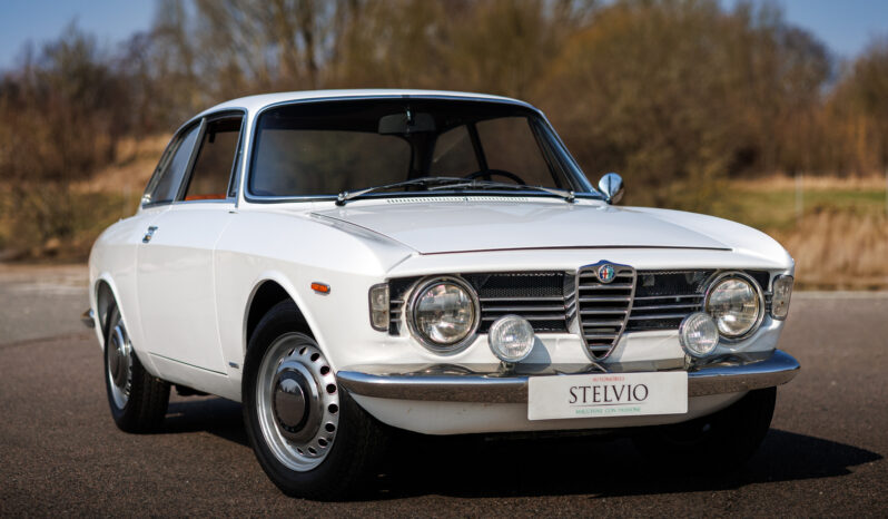 Alfa Romeo Giulia Sprint GT Veloce full