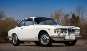 Alfa Romeo Giulia Sprint GT Veloce full