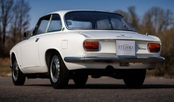 Alfa Romeo Giulia Sprint GT Veloce full