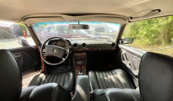 Mercedes-Benz 200-300 (W123) 230C full