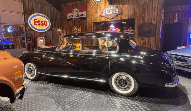 Mercedes-Benz 300 (W186) Adenauer full