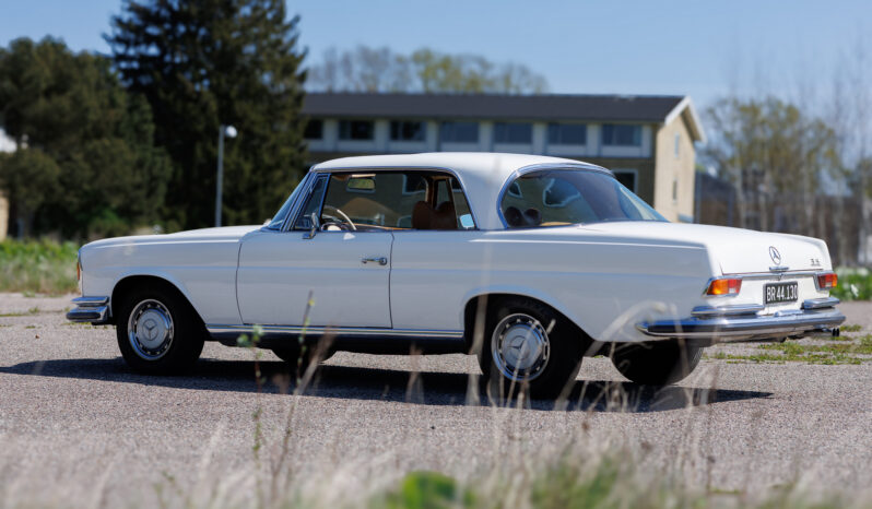 Mercedes-Benz 220-280 (W111) SE Coupe 3,5 V8 full