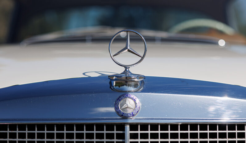 Mercedes-Benz 220-280 (W111) SE Coupe 3,5 V8 full