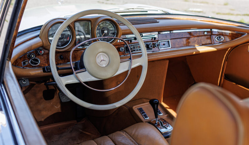 Mercedes-Benz 220-280 (W111) SE Coupe 3,5 V8 full