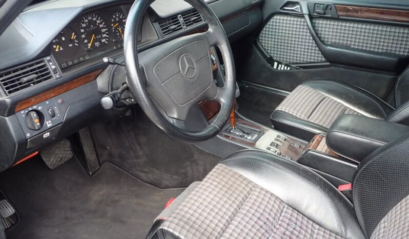 Mercedes-Benz E-Klasse (W124) 500E V8 full