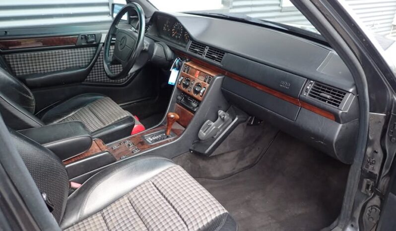Mercedes-Benz E-Klasse (W124) 500E V8 full