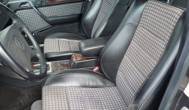 Mercedes-Benz E-Klasse (W124) 500E V8 full