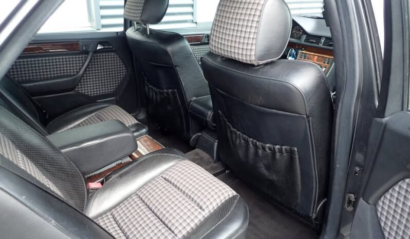 Mercedes-Benz E-Klasse (W124) 500E V8 full