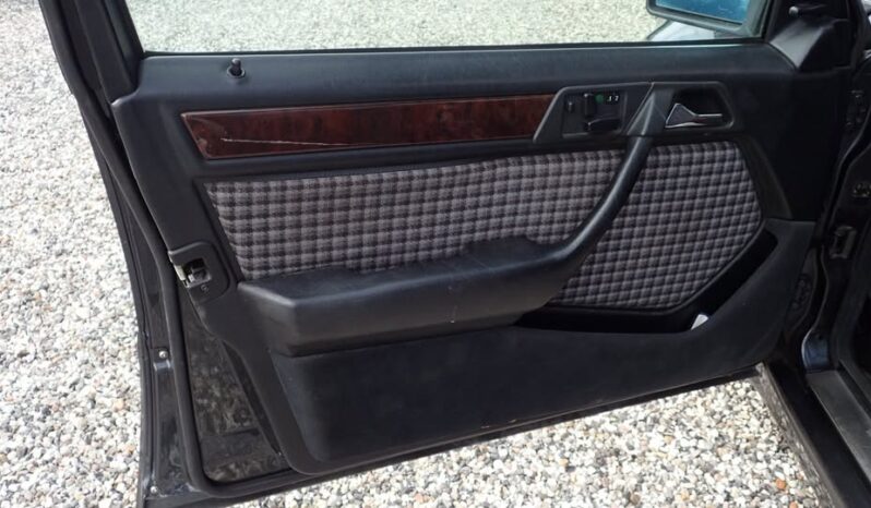 Mercedes-Benz E-Klasse (W124) 500E V8 full