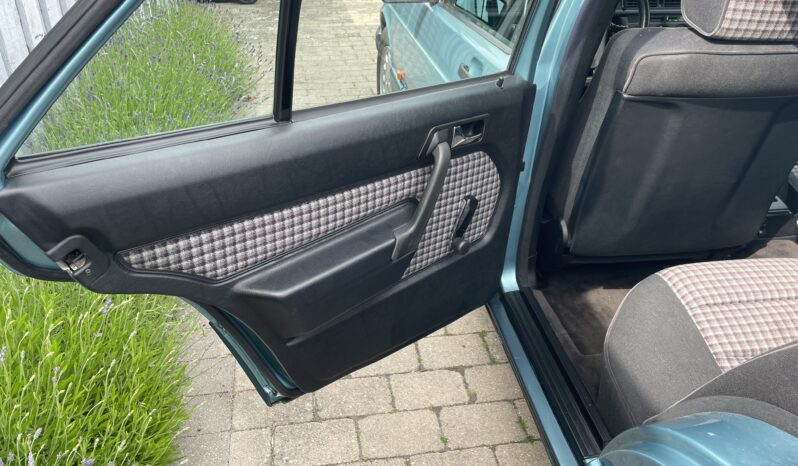 Mercedes-Benz 190 (W201) 190E full