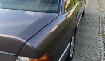 Mercedes-Benz E-Klasse (W124) 260 full