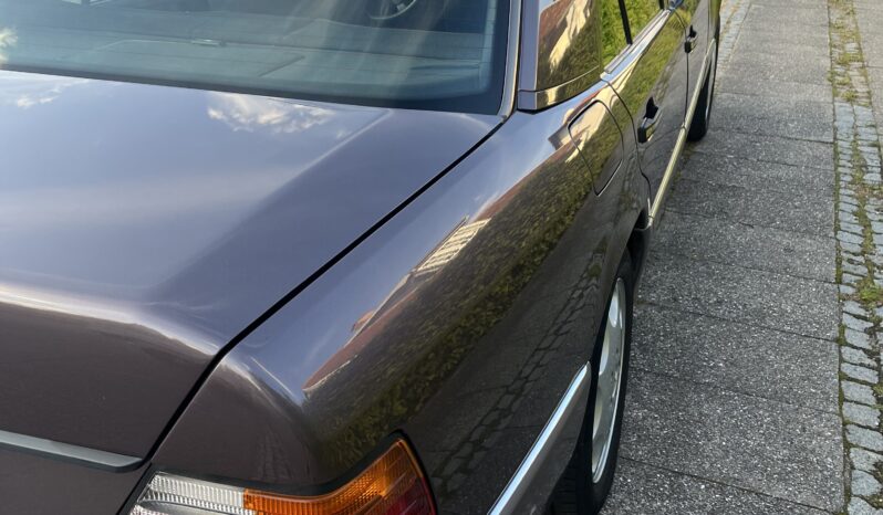 Mercedes-Benz E-Klasse (W124) 260 full