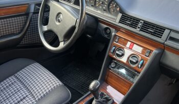 Mercedes-Benz E-Klasse (W124) 260 full
