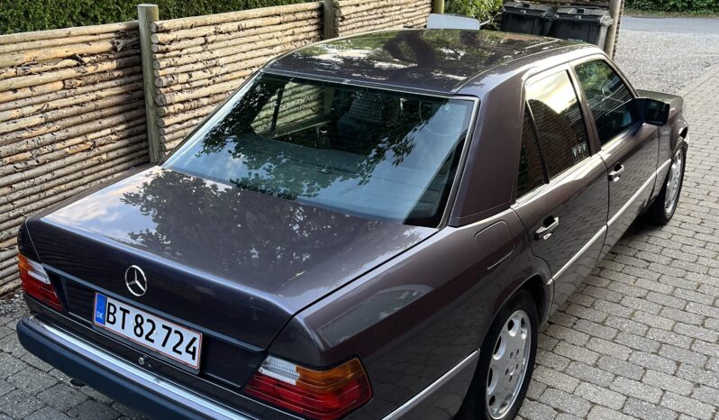 Mercedes-Benz E-Klasse (W124) 260 full
