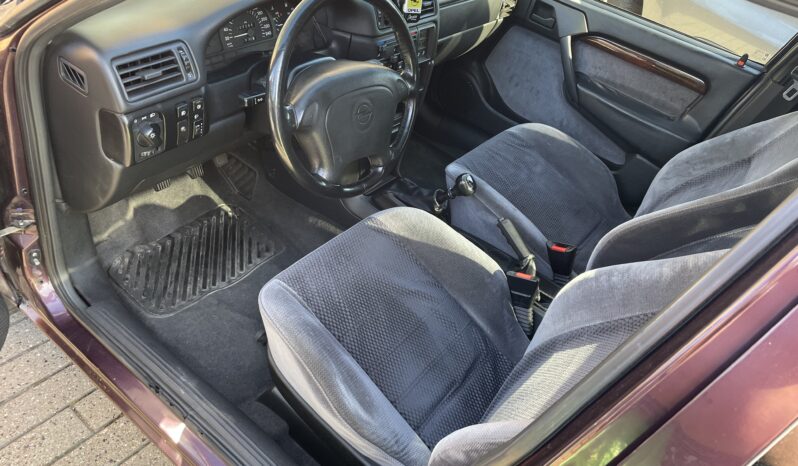 Opel Vectra 2.0 16V full