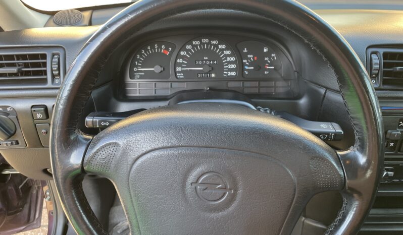 Opel Vectra 2.0 16V full