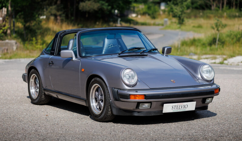 Porsche 911 Carrera 3,2 Targa Commemorative Edition full