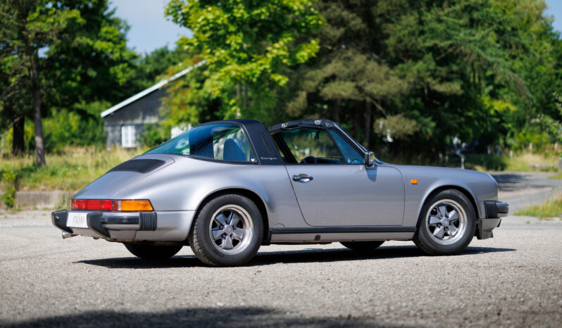 Porsche 911 Carrera 3,2 Targa Commemorative Edition full