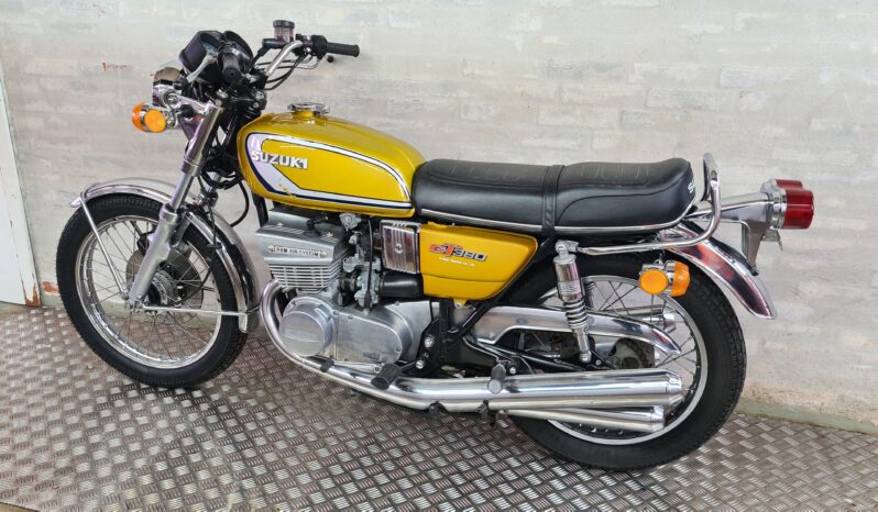 Suzuki GT 380 3 Cyl 2T full