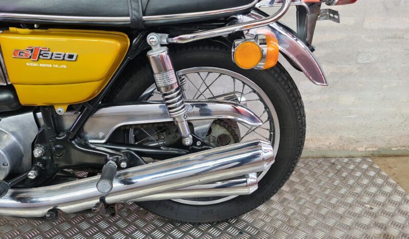 Suzuki GT 380 3 Cyl 2T full