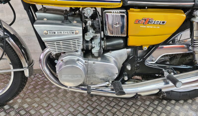 Suzuki GT 380 3 Cyl 2T full