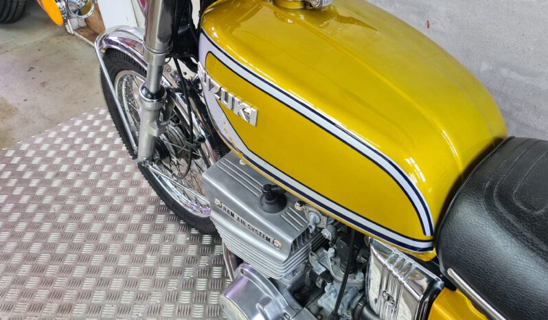 Suzuki GT 380 3 Cyl 2T full