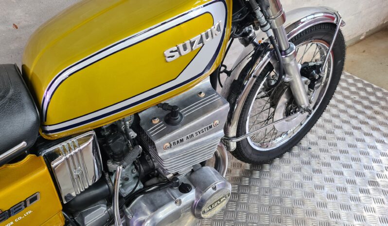 Suzuki GT 380 3 Cyl 2T full