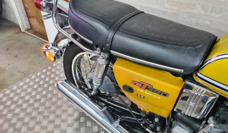 Suzuki GT 380 3 Cyl 2T full