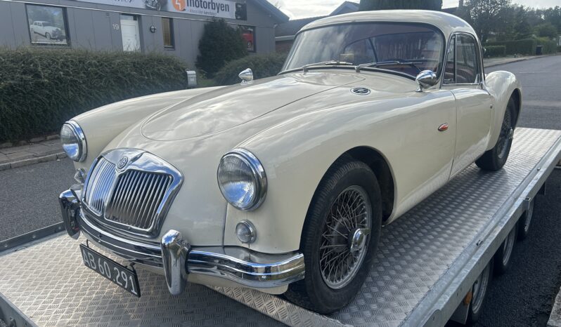 MG MGA 1500 Coupe full