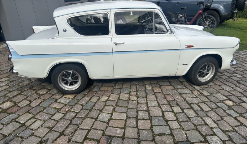 Ford Anglia 105 E Super full
