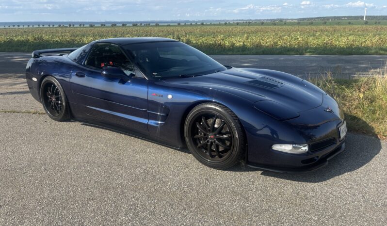 Chevrolet Corvette Targa full