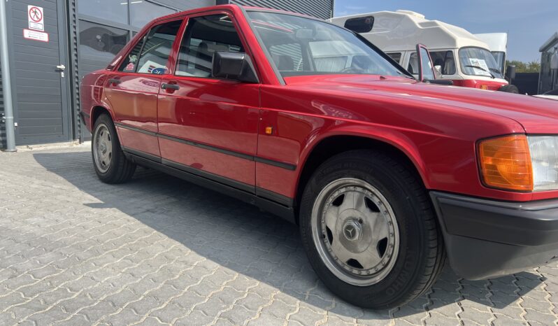 Mercedes-Benz 190 (type 201) 190 E full