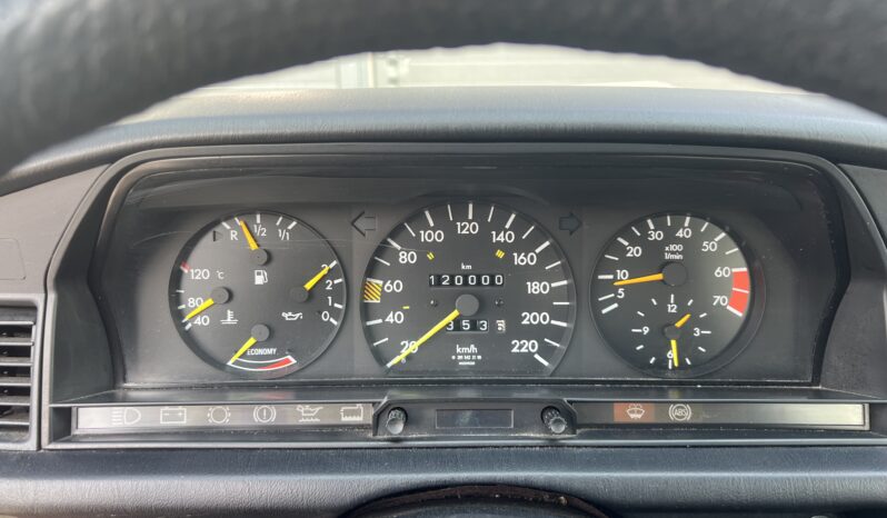 Mercedes-Benz 190 (type 201) 190 E full