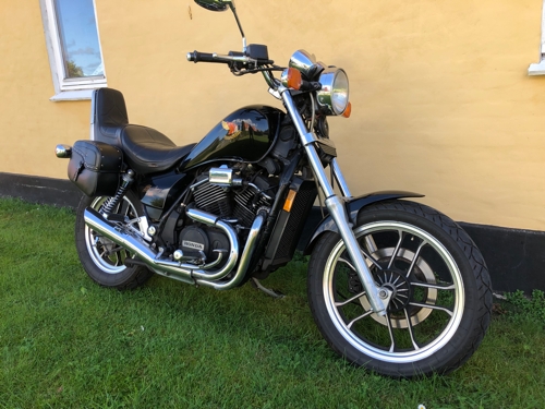 Honda VT 500 Shadow full