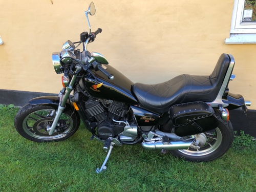Honda VT 500 Shadow full